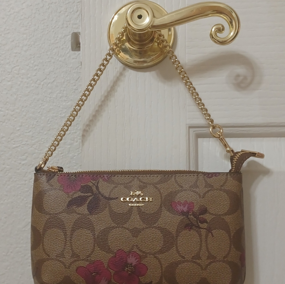 Coach Signature Wristlet NWT - #F87771